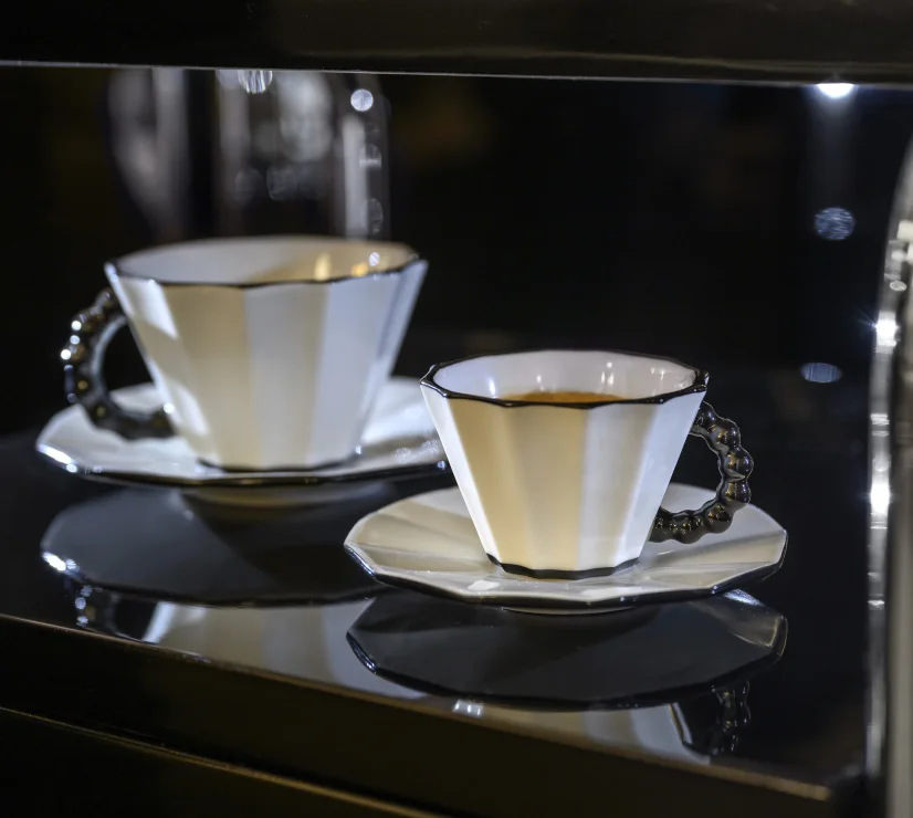 Espresso šálek s podšálkem s černou linkou