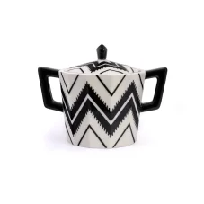 Sugar bowl zig-zag dashed