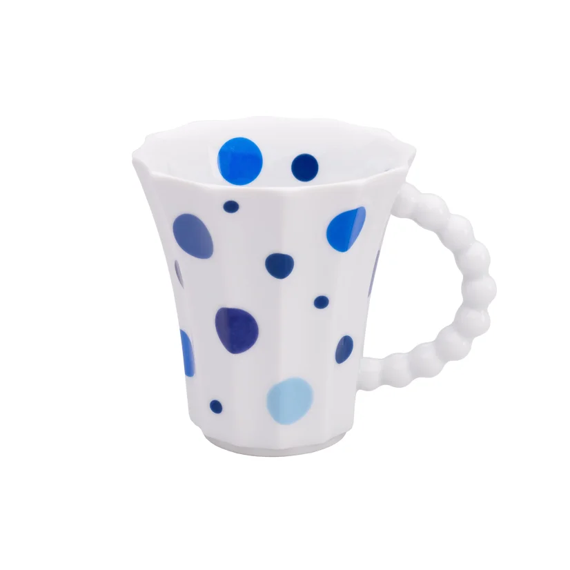 Porcelánový hrnek Retro T modré puntíky